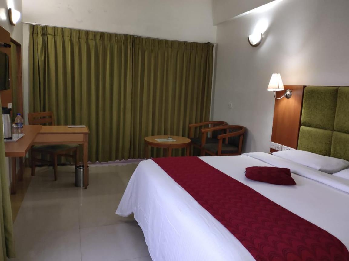 Hotel Western Gatz Тхени Экстерьер фото