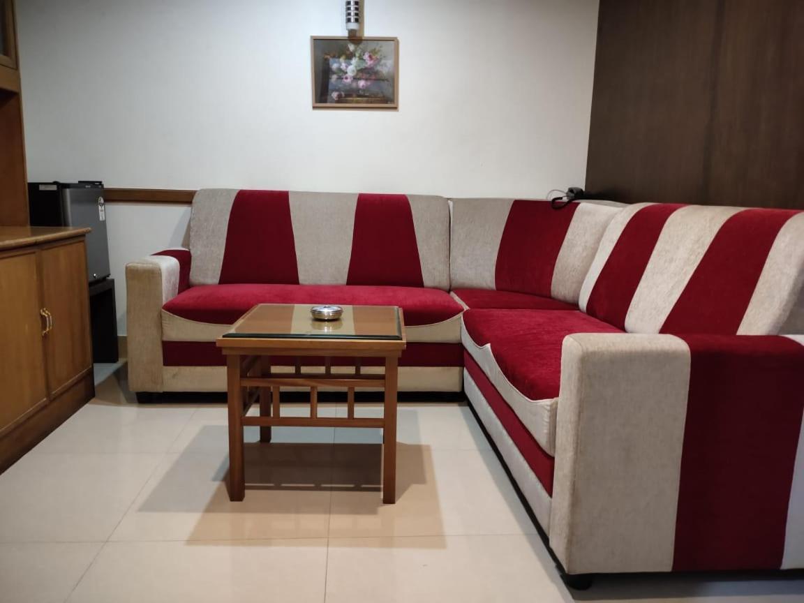 Hotel Western Gatz Тхени Экстерьер фото