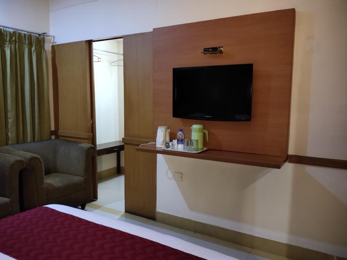 Hotel Western Gatz Тхени Экстерьер фото