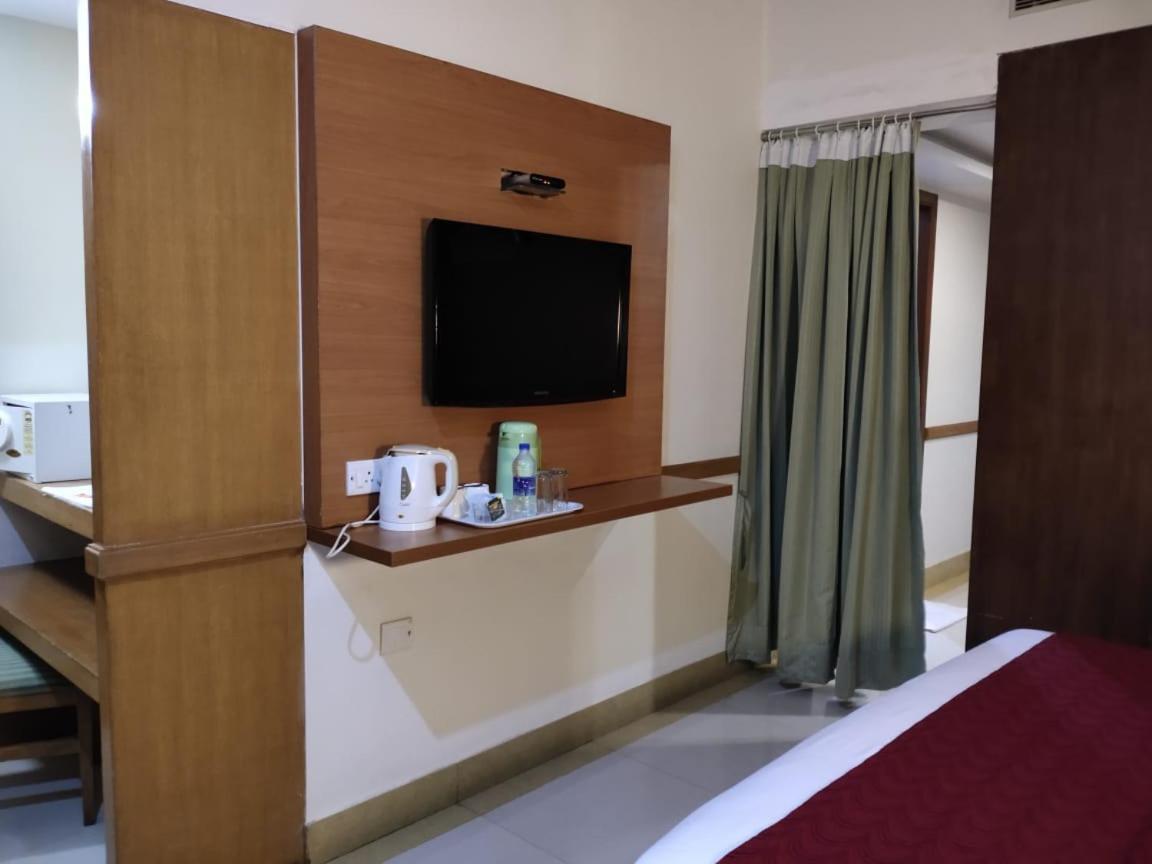 Hotel Western Gatz Тхени Экстерьер фото