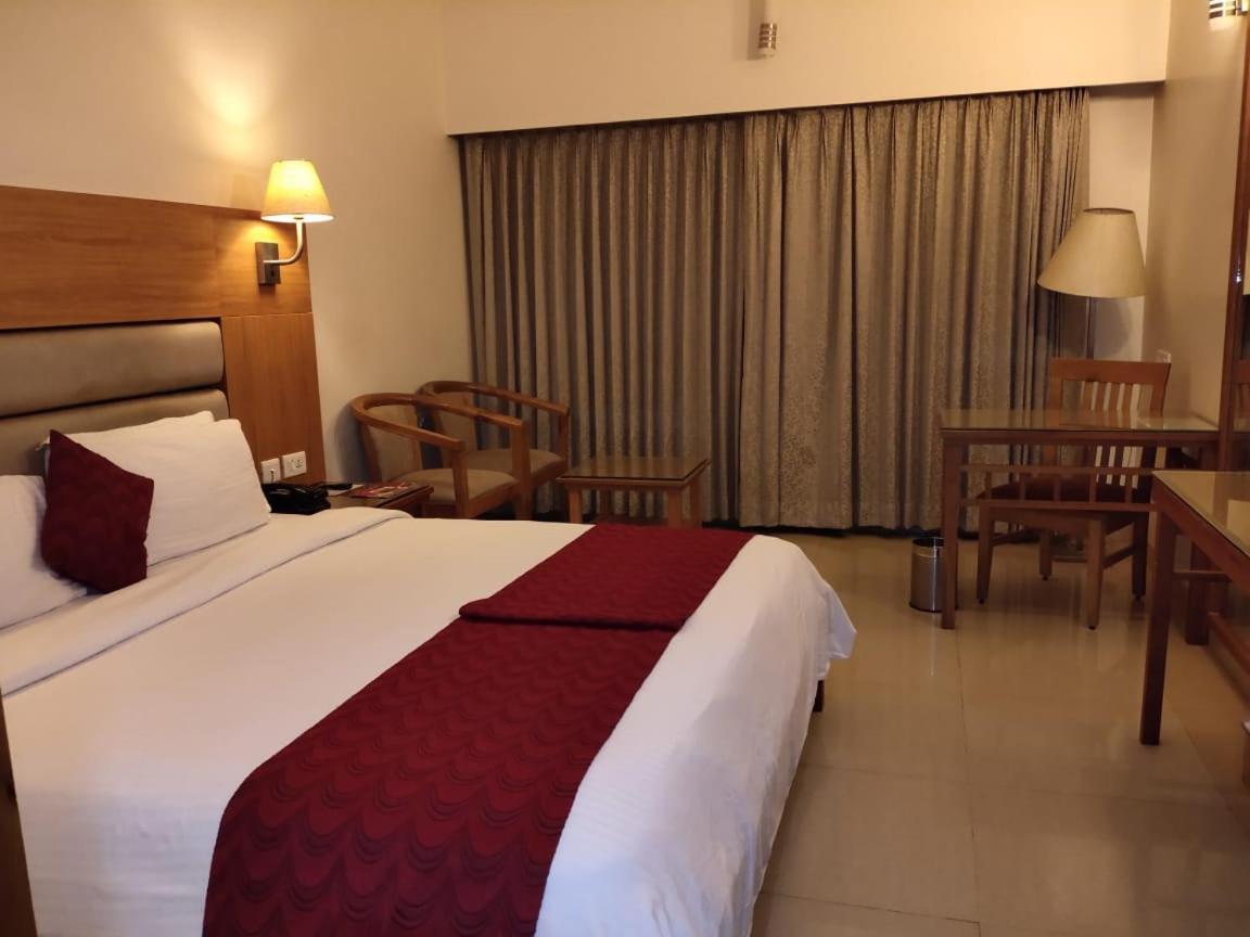 Hotel Western Gatz Тхени Экстерьер фото