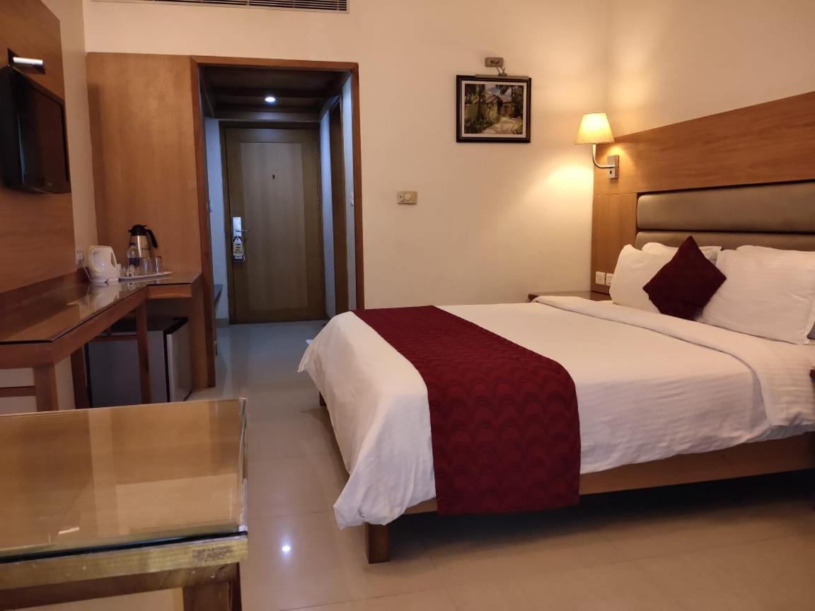Hotel Western Gatz Тхени Экстерьер фото