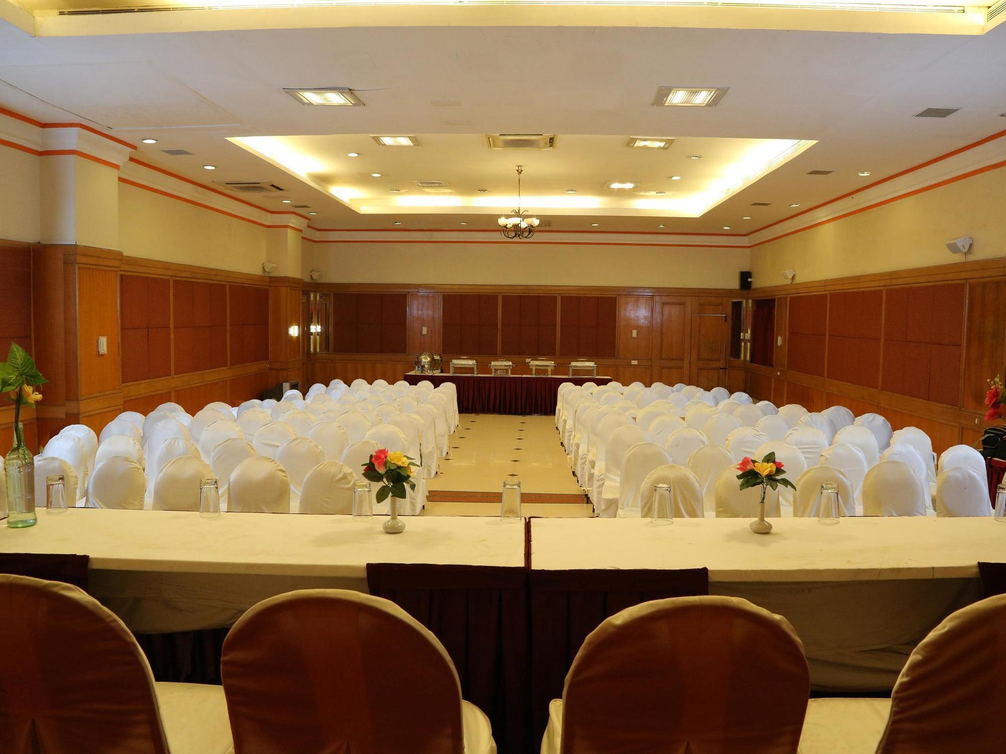 Hotel Western Gatz Тхени Экстерьер фото